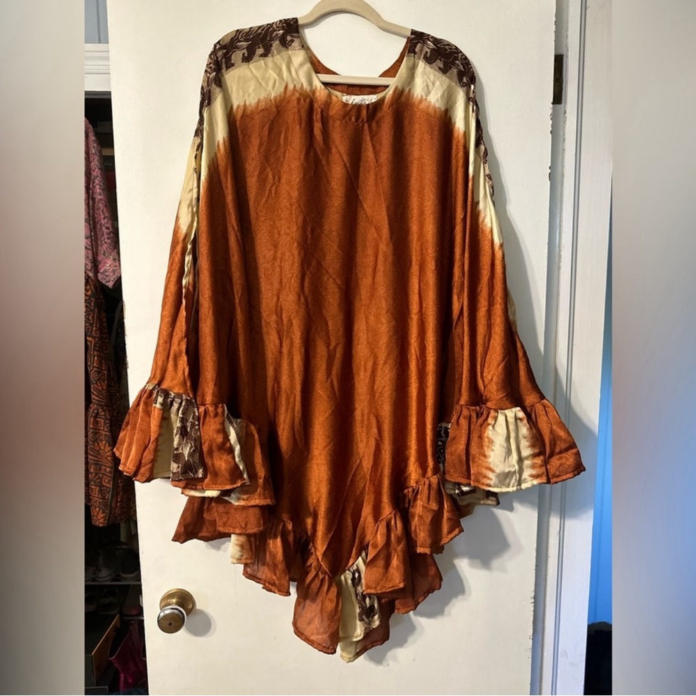 ⭐️ RARE ⭐️ NWOT Kantha Bae Silk Float Away Cape